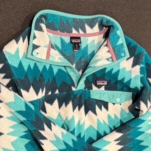 Patagonia Synchilla patterned fleece 

Size: Kids XL or women’s XS